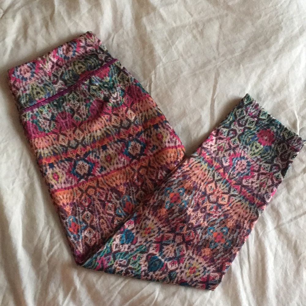 Kiragrace printed Capri crop leggings